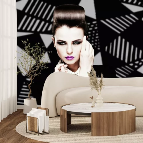 Papier peint  Portrait d'une femme aux lèvres violettes et au maquillage intense