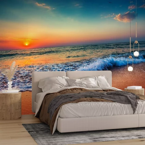 Papier peint  Lever de soleil et vagues au bord de la mer